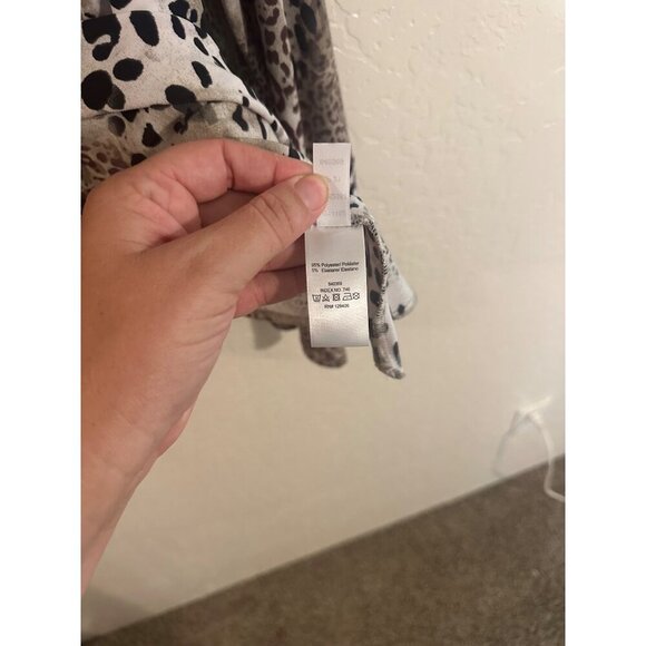 Venus Animal Print Bell Sleeved Blouse - Picture 3 of 9